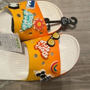 💛 NWT Crocs FreeandEasyX Slides W7